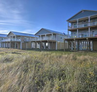 Oceanfront Retreat with Decks Steps to Surfside Beach - Accommodation Texas