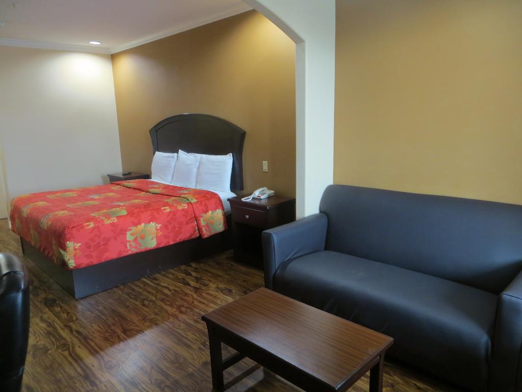 Palace Inn Katy - thumb 1