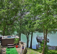 Patriotic Lakefront Seguin Home with Dock and Deck - Accommodation Texas