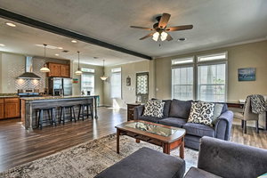 Peaceful Port Aransas Retreat - 2 Miles To Beach!