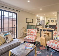 Pet-Friendly Art Deco Retreat Near Downtown - Accommodation Texas