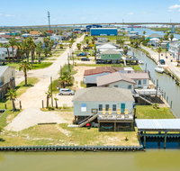 Playa Enfuego on the Intracoastal w/ Boat Slips - Accommodation Texas