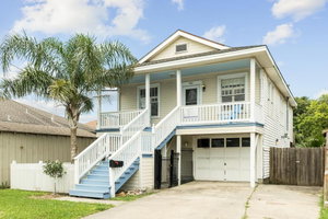 Pop's Playa HQ - Beach Bungalow 2 Blocks From The Seawall!