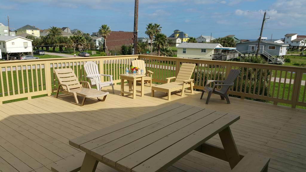 PRIVATE BEACH -- AWAY FROM THE CROWDS - Ocean Views -Short Drive To MOODY GARDENS, SCHLITTER BAHN, PLEASURE PIER - thumb 2