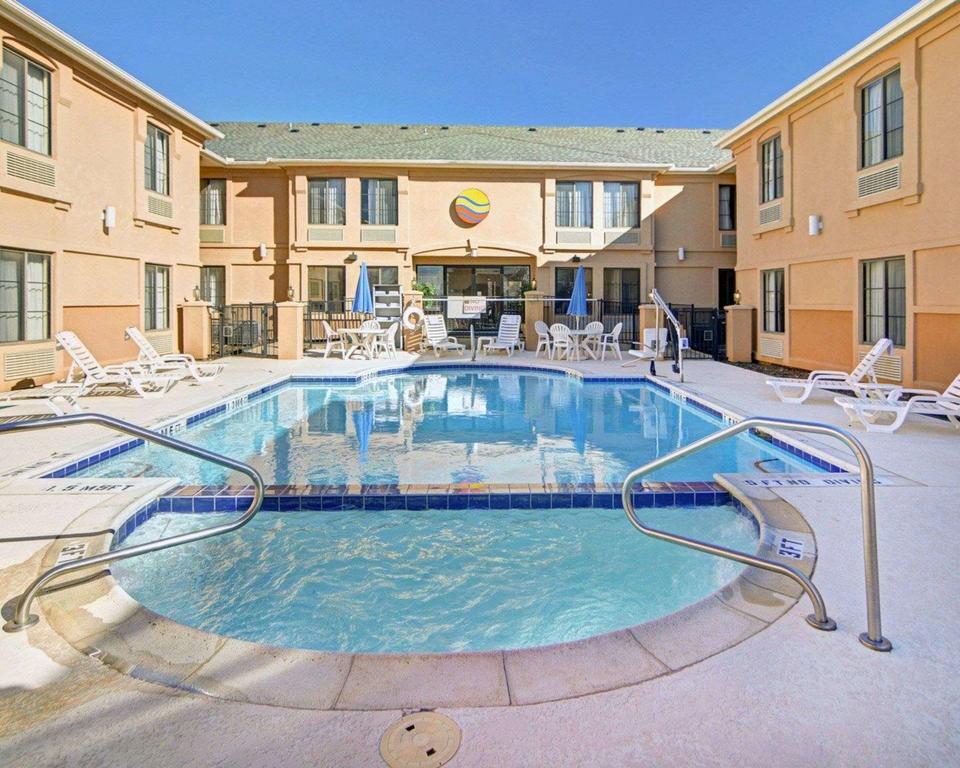 Quality Inn & Suites DFW Airport South - thumb 3