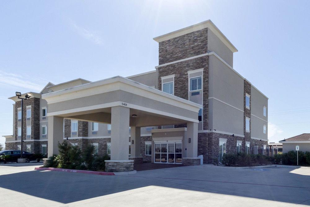 Quality Inn & Suites Victoria East - thumb 1