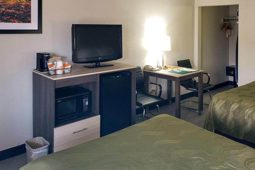 Quality Inn Airport East - thumb 3
