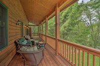 Quiet Forest Hideaway with Deck  Near Hiking Accommodation Texas