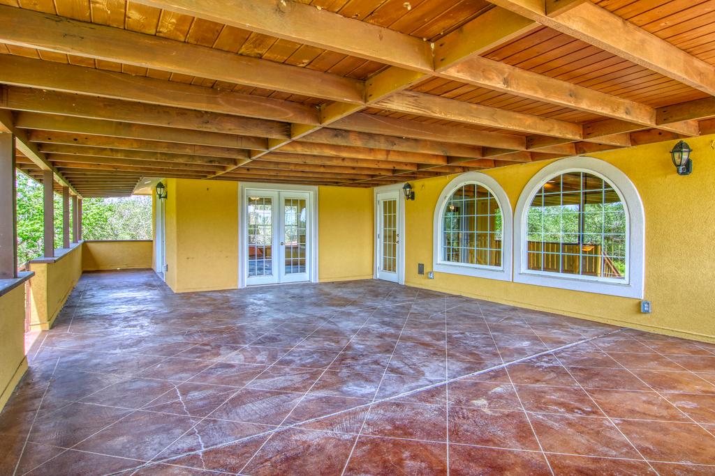 Ranch Living! Located On 18 Acres! Close To The Boat Ramp! Private Pond - thumb 0