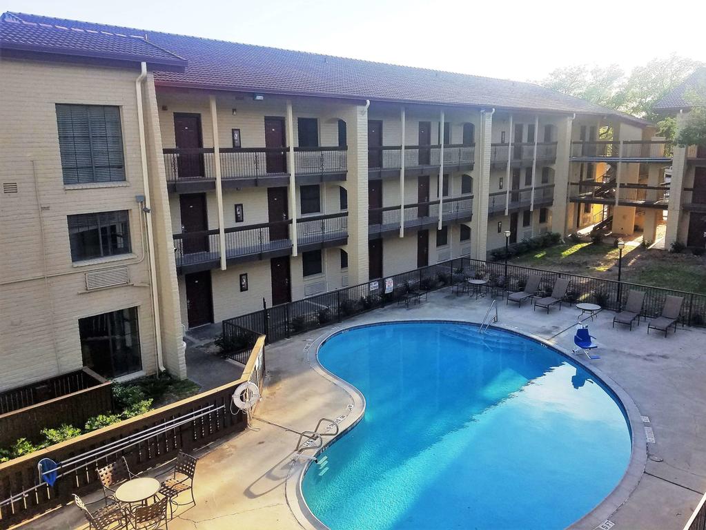 Red Roof Inn & Suites Houston- Hobby Airport - thumb 1