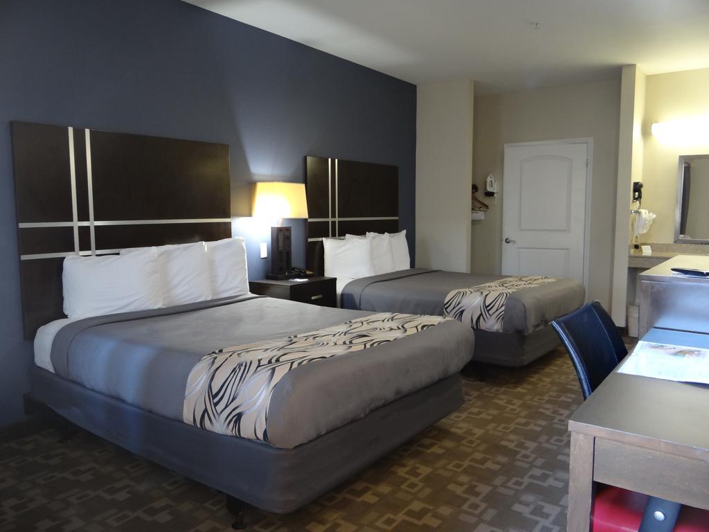 Regency Inn & Suites - Baytown - thumb 1