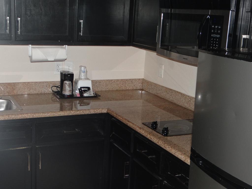 Regency Inn & Suites - Baytown - thumb 3