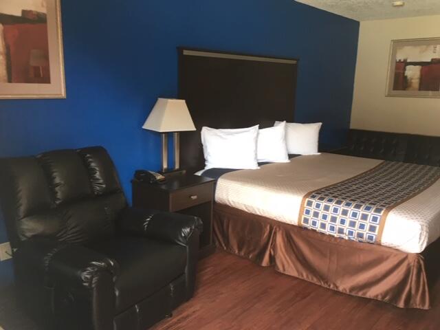 Regency Inn & Suites Bay City - thumb 2