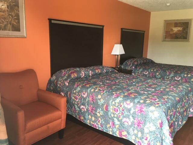 Regency Inn & Suites Bay City - thumb 3