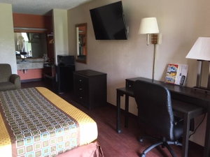 Regency Inn & Suites Bay City