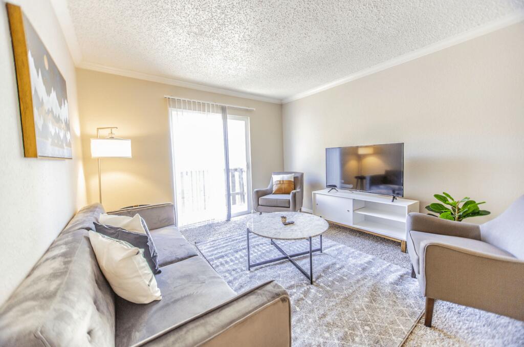 Relating 1 BR Suite And Fitness Center - thumb 3