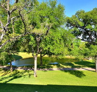 Relaxing Starts Here - on the 13th Fairway - Accommodation Texas