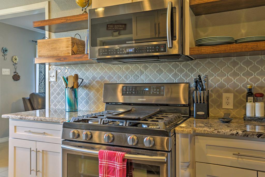 Remodeled Home 14 Mins From Downtown San Antonio! - thumb 3