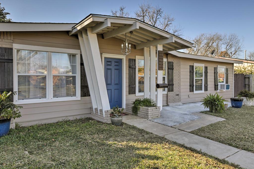Remodeled Home 14 Mins From Downtown San Antonio! - thumb 1