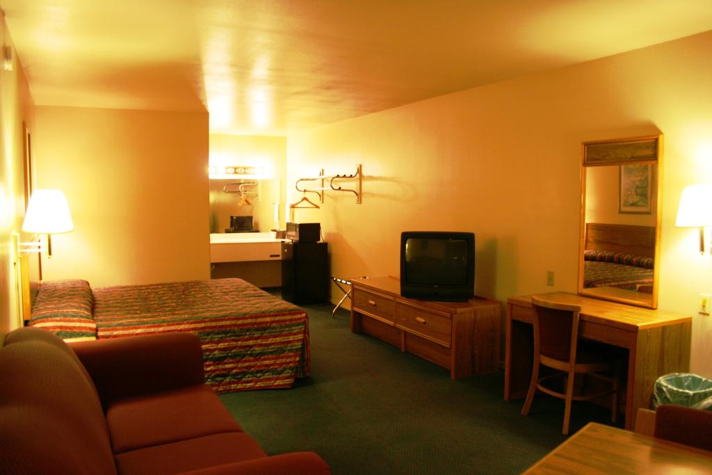 Riata Inn - Crystal City - thumb 2