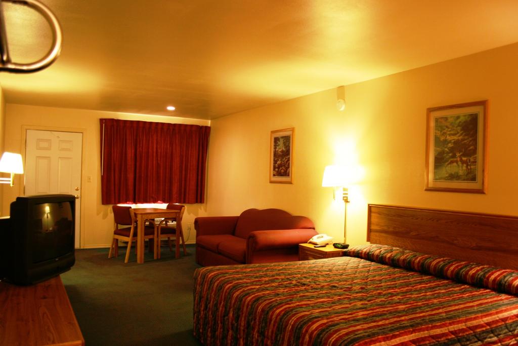 Riata Inn - Crystal City - thumb 0