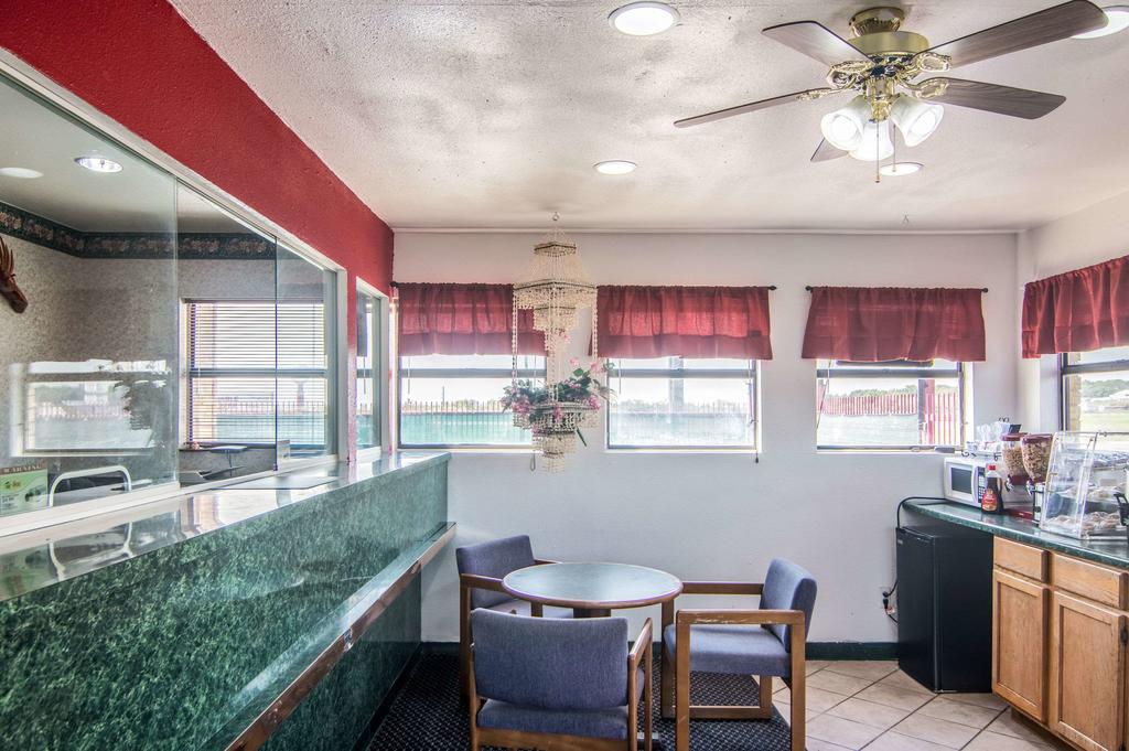 Rodeway Inn - thumb 3
