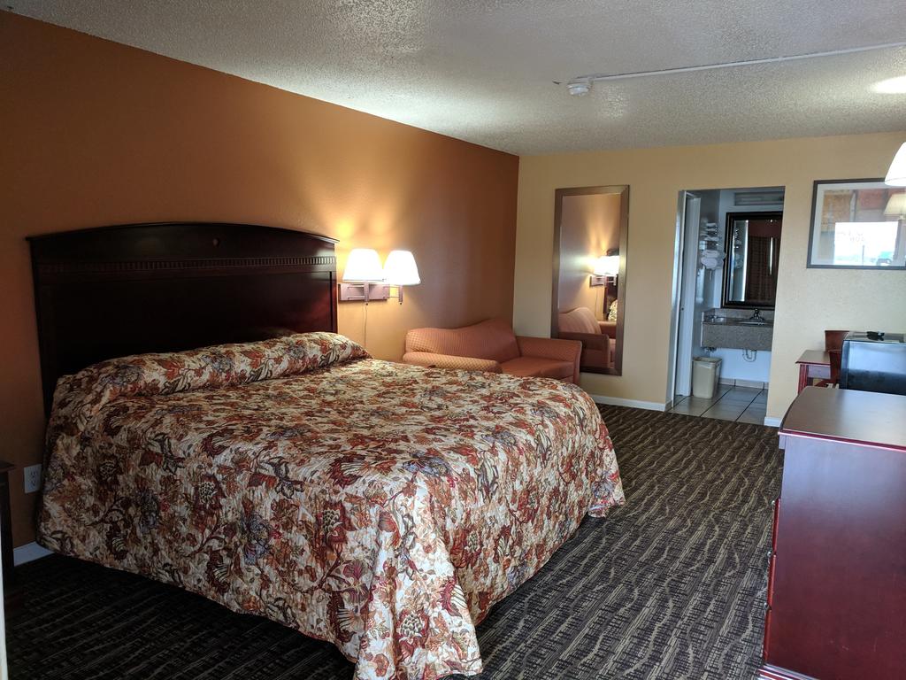 Royal Inn - thumb 1
