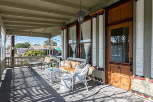 RS Hanna Gallery Suites - On Main St - Pet-friendly