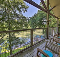 Seguin Retreat with Canoes on Guadalupe River - Accommodation Texas