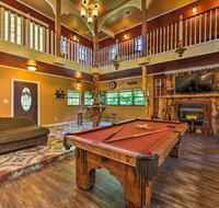 Spacious Conroe Home with Foosball  Pool Table - Accommodation Texas