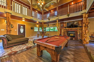 Spacious Conroe Home With Foosball & Pool Table!