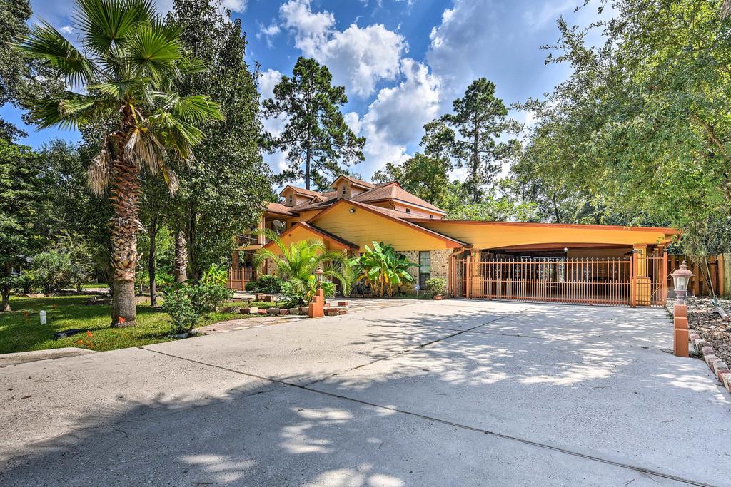 Spacious Conroe Home With Foosball & Pool Table! - thumb 2