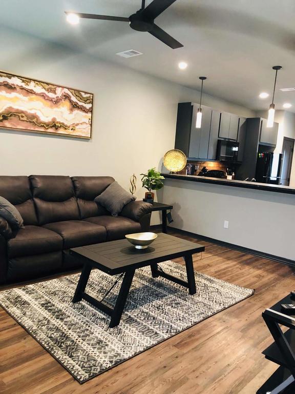 STUNNING 2/2.5 Condo In College Station! #710 - thumb 1