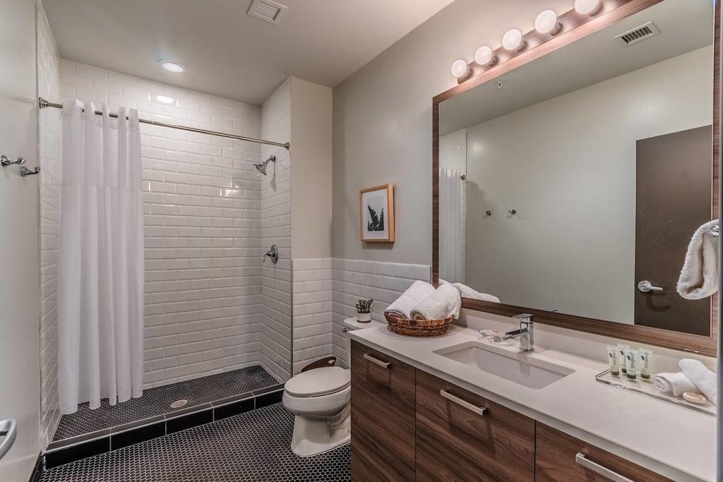 Stylish & Walkable 2 BDRM In Heart Of Downtown! - thumb 3