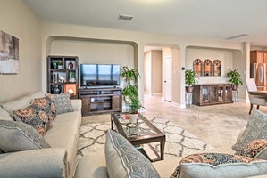 Suburban Family Home  20 Minutes To Austin!