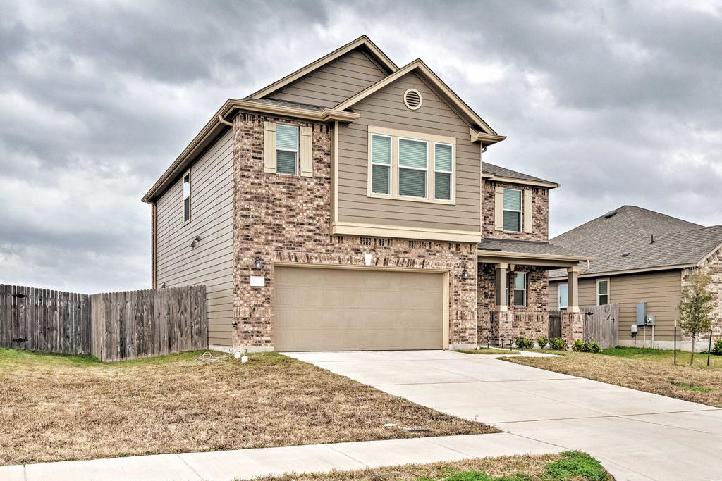 Suburban Family Home  20 Minutes To Austin! - thumb 3