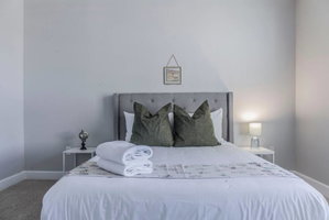 Suite + Pool + Central Location