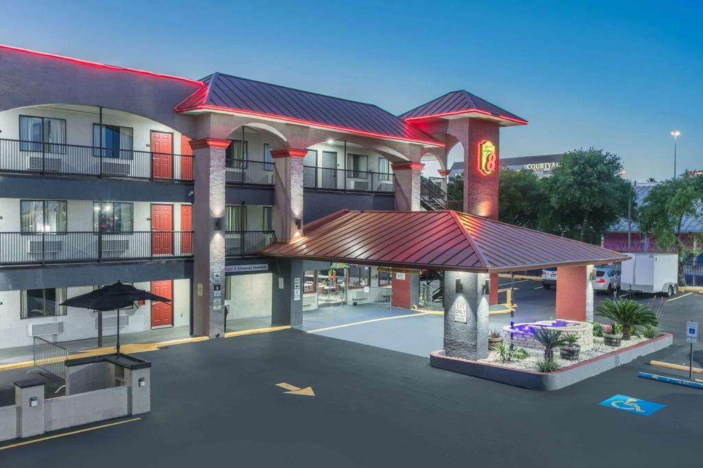 Super 8 By Wyndham Austin University/Downtown Area - thumb 1