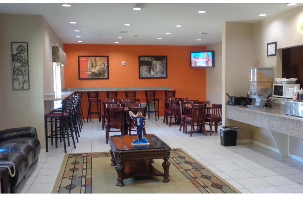Super 8 By Wyndham Brenham TX - thumb 3