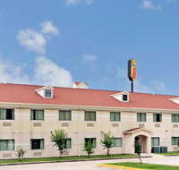 Super 8 by Wyndham Conroe - Accommodation Texas