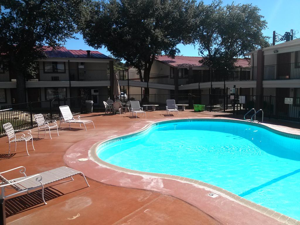 Super 8 By Wyndham Kerrville TX - thumb 3
