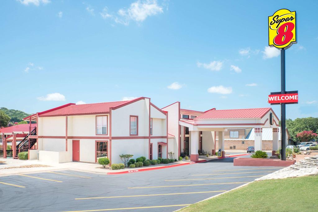 Super 8 By Wyndham Kerrville TX - thumb 0