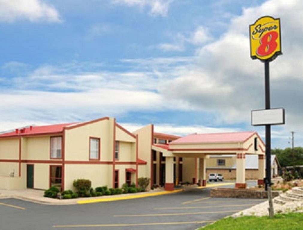 Super 8 By Wyndham Kerrville TX - thumb 1