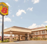 Super 8 by Wyndham Kingsville - Accommodation Texas