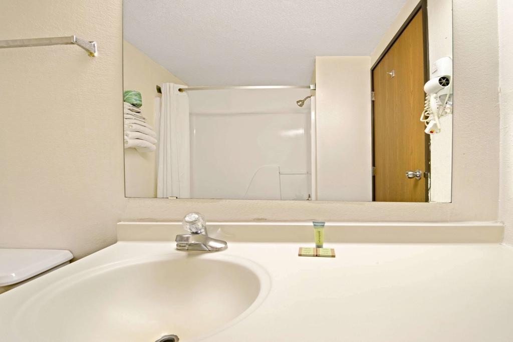 Super 8 By Wyndham Plano/Dallas Area - thumb 3