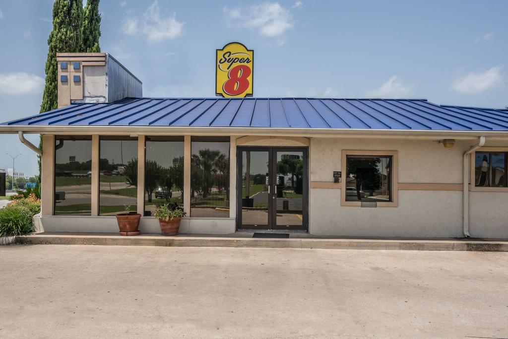 Super 8 By Wyndham San Marcos - thumb 0