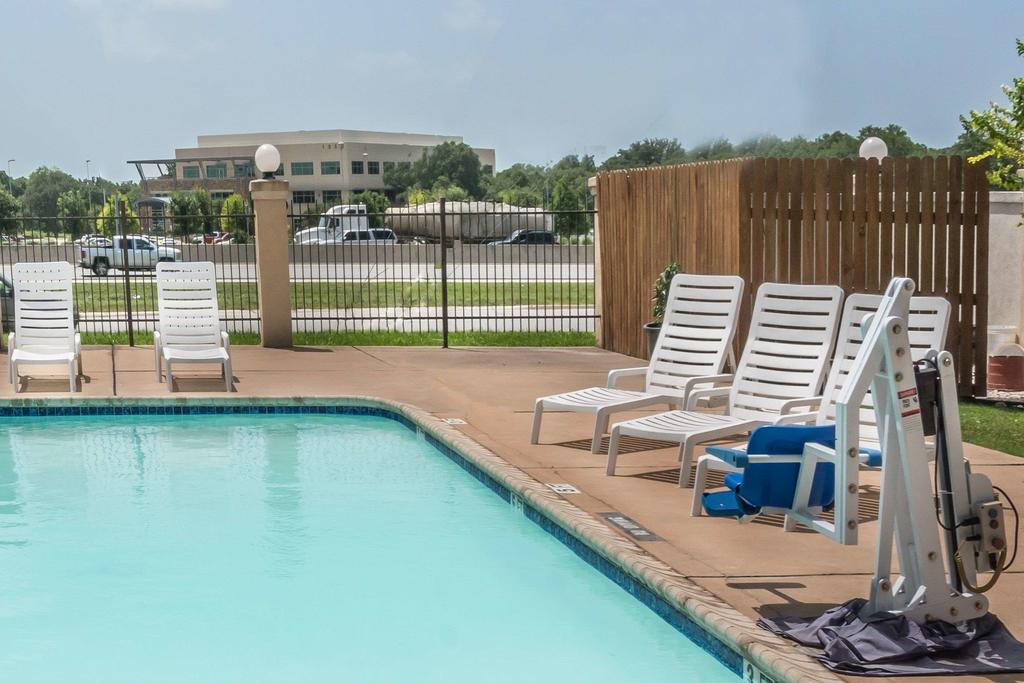 Super 8 By Wyndham San Marcos - thumb 1