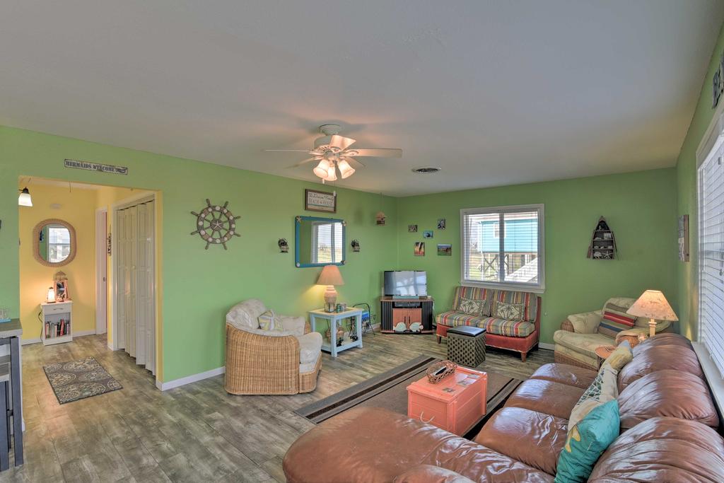 Surfside Beach Home With Deck - 300 Feet To The Gulf! - thumb 3