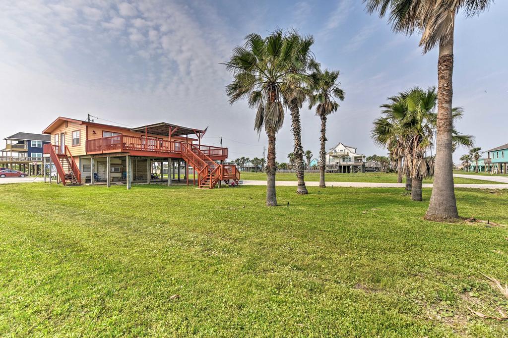 Surfside Beach Home With Large Deck, 1 Block To Beach - thumb 0