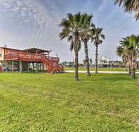 Surfside Beach Home with Large Deck 1 Block to Beach - Accommodation Texas